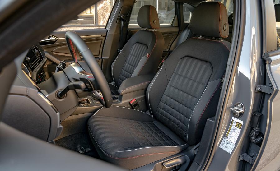 Интерьер Volkswagen Jetta GLI 35th Anniversary 2019 года  (NA) (фото 35 из 44)